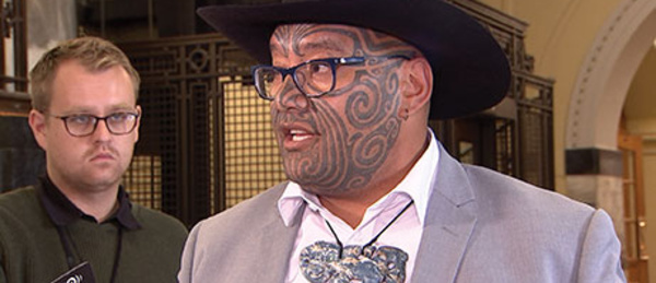 Nouvelle-Zélande: un parlementaire maori rejette le port de la cravate