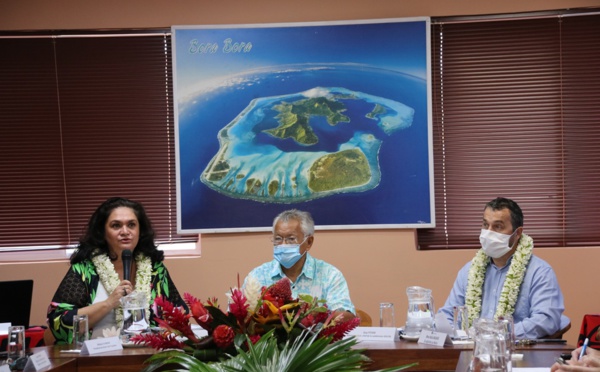 Nicole Bouteau tâte le terrain à Bora Bora