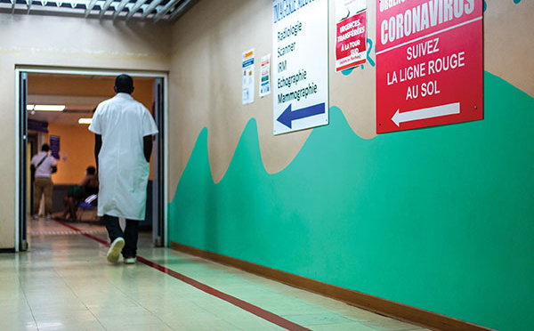 Covid: des variants identifiés à Saint-Barthélémy et en Guyane