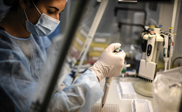 Covid: toujours la vigilance sous la menace des variants