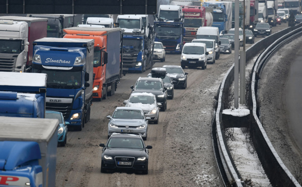 Fermeture des frontières: Bruxelles tente d'éviter la pagaille