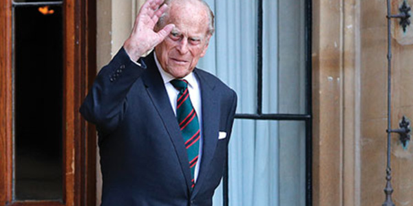 Le prince Philip, époux de la reine Elizabeth, hospitalisé après s'être senti mal