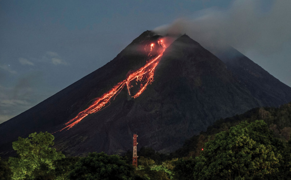 Indonésie: le Merapi crache de la lave incandescente