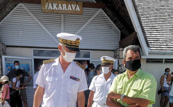 Le gouvernement et L'Etat en visite aux Tuamotu