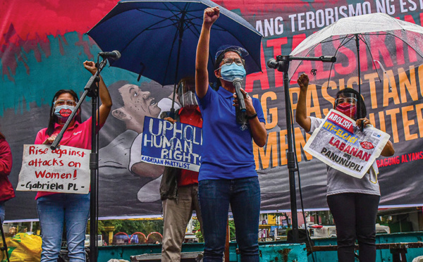 Philippines: la chasse aux "rouges" nourrie par la désinformation sur Facebook