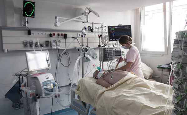 Covid-19 : plus de 2,5 millions de morts recensés dans le monde