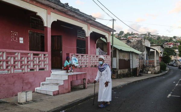 Outre-mer: des communes en difficulté aidées pour redresser leurs comptes