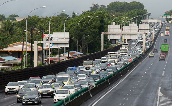 Les petits entrepreneurs de Guadeloupe ont annoncé la levée des barrages sur l'île