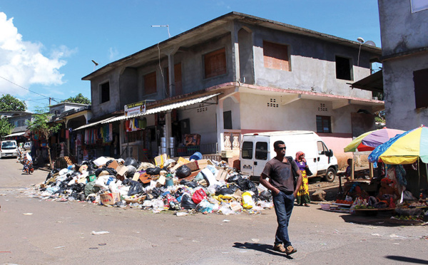 Mayotte: violences urbaines pour protester contre la destruction d'habitats illégaux