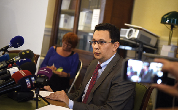 Emotion jusqu'au sommet de l'Etat après l'agression d'un photo-journaliste