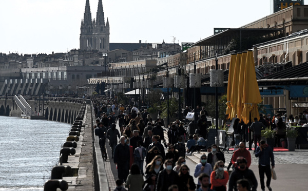 A Bordeaux, les quais de Garonne restent ouverts mais l'alcool interdit en centre-ville
