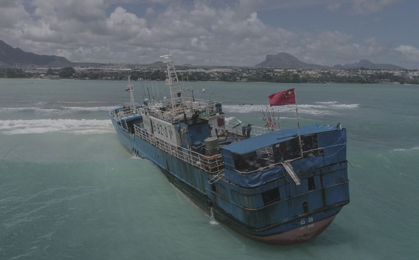 Maurice: l'inspection du chalutier échoué près de Port-Louis commencera "sous peu"