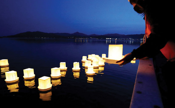 Le Japon se fige pour les dix ans de la triple catastrophe de 2011