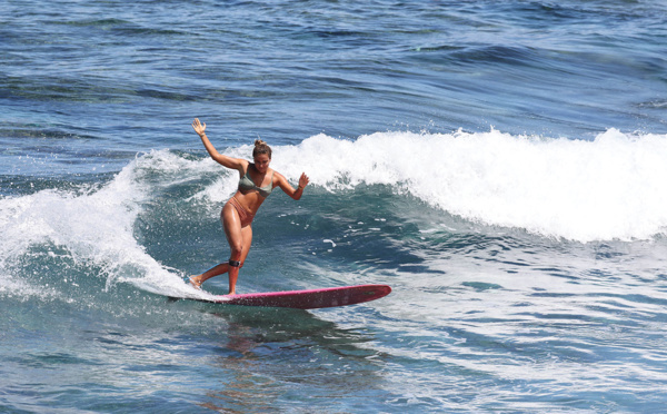 Surf: A La Réunion, Alice Lemoigne retrouve son terrain de jeu, à l'abri des requins