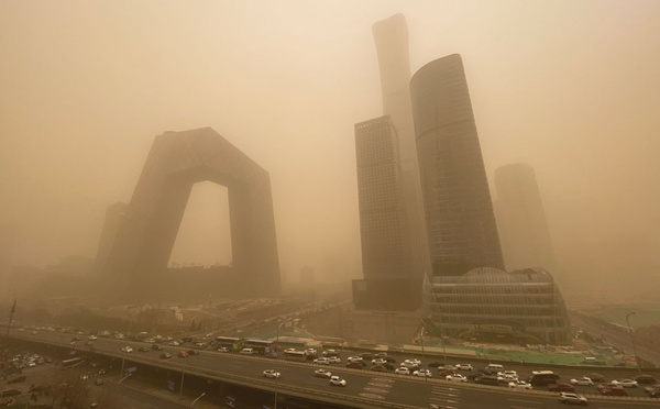 Tempête de sable et pollution: cocktail suffocant à Pékin