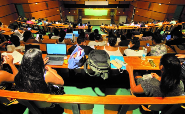 15 609 Fcfp d’aide mensuelle moyenne pour les étudiants boursiers