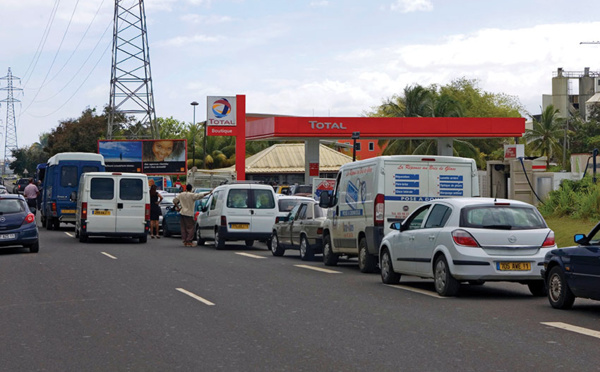 Guadeloupe: opération escargot des agents territoriaux