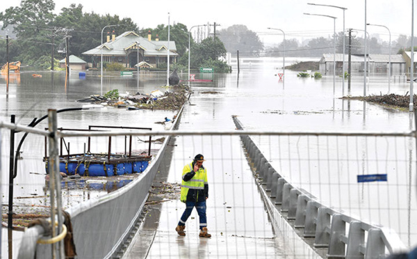 Face aux inondations, l'Australie déploie les grands moyens pour évacuer des habitants