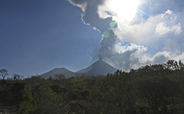 Guatemala: fermeture de l'aéroport international à cause de cendres volcaniques