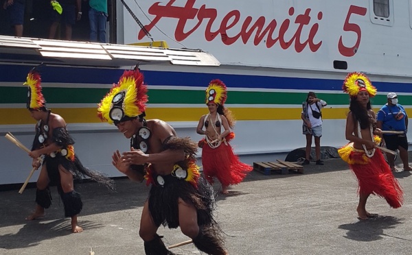 Voyage inaugural de l'Aremiti 5 à Bora Bora