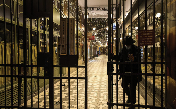 L'économie de nouveau freinée par la fermeture des écoles et des commerces