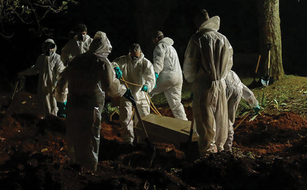 Virus: hécatombe au Brésil, Pâques sous restrictions en Europe