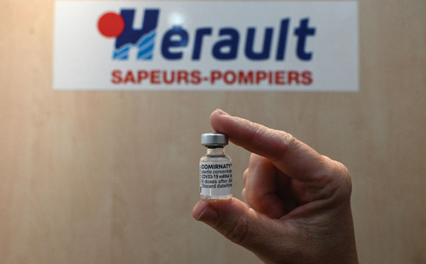 Covid: derrière le symbole des 10 millions d'injections, situation toujours alarmante