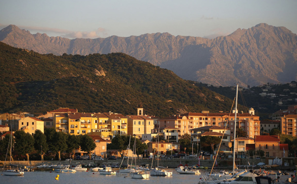 En Corse, découverte d'une nécropole antique où les corps étaient inhumés dans des amphores