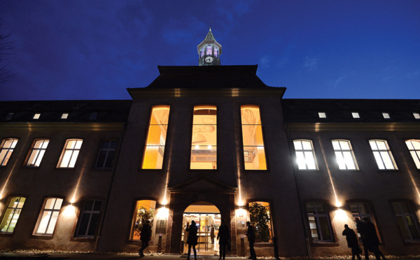 Macron remplace l'ENA par un "Institut du service public"