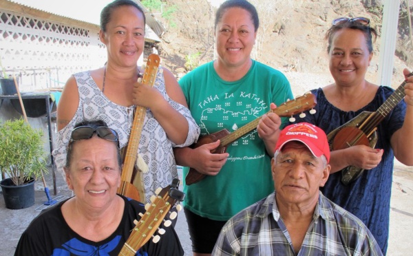 Les ukulele de Pori, passion et partage à Nuku Hiva