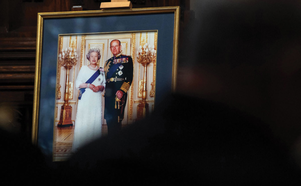 Elizabeth II ressent un "grand vide" après la mort du prince Philip