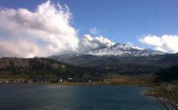 Chili/Argentine : évacuations face à la menace d'une éruption du volcan Copahue