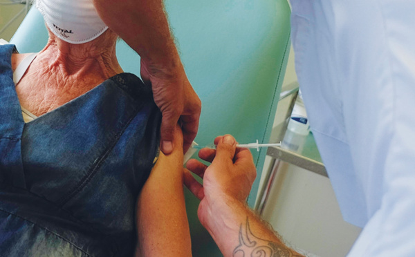 ​Le protocole de vaccination ouvert aux infirmiers et sages-femmes