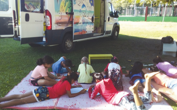 ​Le bibliobus retrouve les routes de Moorea
