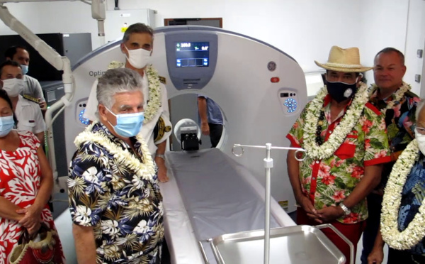 Edouard Fritch et Dominique Sorain en mission aux Marquises