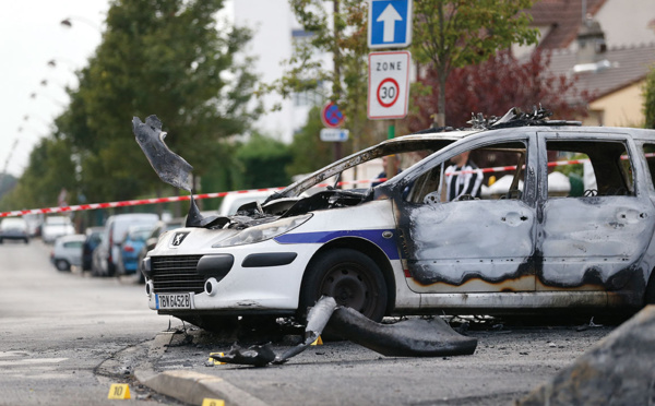 Policiers brûlés à Viry-Châtillon: le verdict en appel suscite la "colère" des policiers