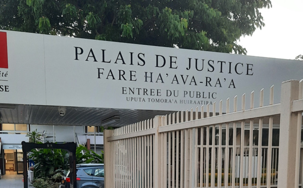 ​Ils s‘étaient plaints pour violence, ils comparaissent pour outrage