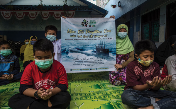 Course contre la montre pour retrouver un sous-marin disparu en Indonésie, un "objet" détecté