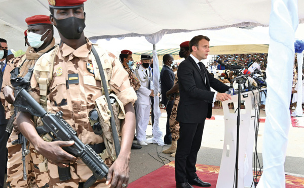 Funérailles de Déby, la France assure la junte de son soutien pour la "stabilité" du Tchad