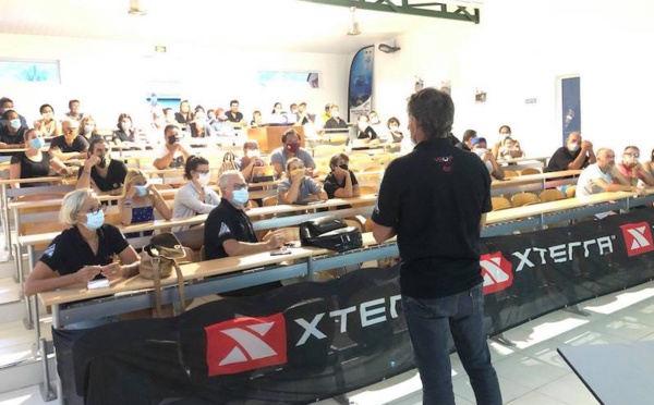 ​Les bénévoles du Xterra Moorea à pied d'œuvre