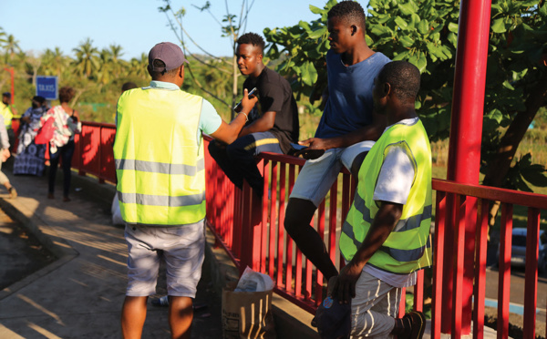 Mayotte: manifestation après une troisième agression de lycéen