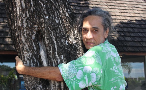 Raymond Vigor peint “le tableau dans le tableau”