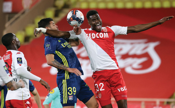 L1: Lyon renverse et talonne Monaco, qui laisse filer Lille et Paris en tête