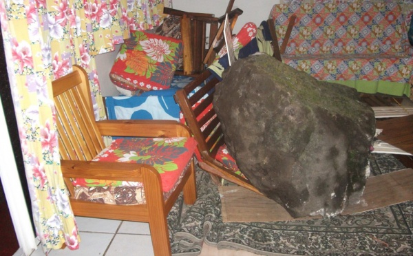 Habitation endommagée par la chute d’un rocher à Papara