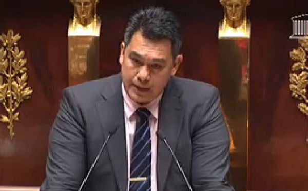 Le député Jean-Paul Tuaiva intervient à l'Assemblée dans le débat sur la politique maritime de la France