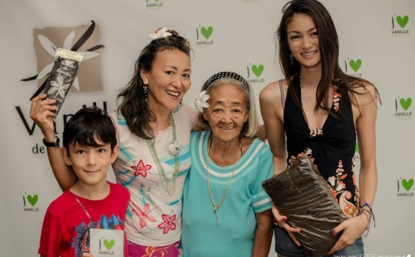 La Vieille Dame et la jeune liane érudite