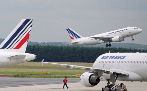 Quarantaine obligatoire pour entrer en France étendue à sept pays supplémentaires, annonce le gouvernement à l'AFP