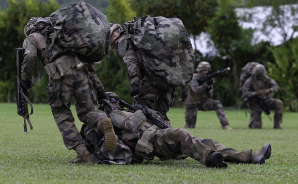 ​L'armée en démonstration à Tubuai