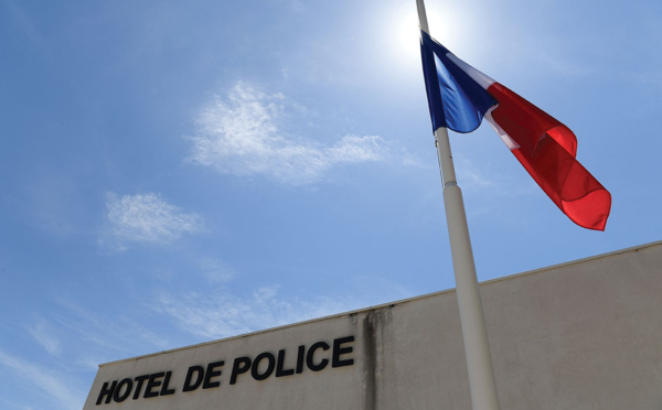Policier tué à Avignon: Castex annonce un durcissement des peines, les syndicats circonspects