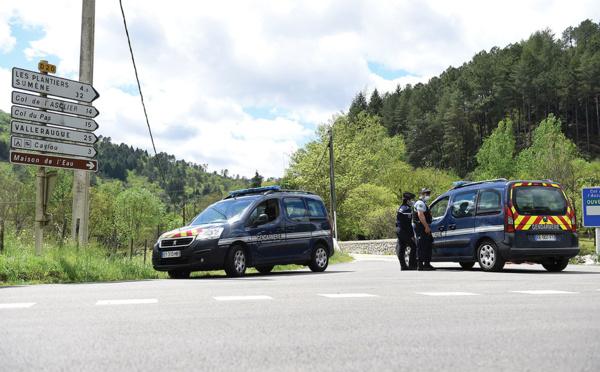 Un homme en fuite après avoir tué deux collègues dans un village des Cevennes